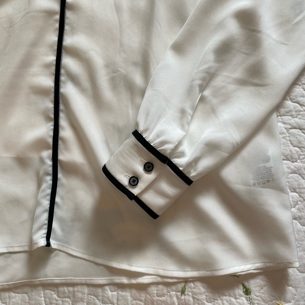 RW&Co Blouse - Picture 2 of 3